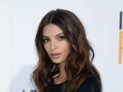Emily Ratajkowski colapsa las redes bailando en bikini