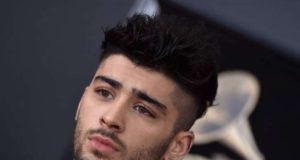 © Proporcionado por Icon Zayn Malik posa frente a la prensa durante los premios Grammy de 2018, celebrados en Los Ángeles.