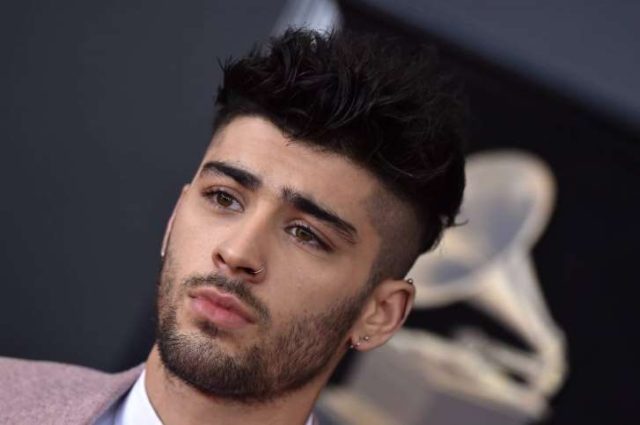 © Proporcionado por Icon Zayn Malik posa frente a la prensa durante los premios Grammy de 2018, celebrados en Los Ángeles.
