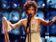 Whitney Houston: era bisexual y sufrió abusos sexuales por parte de una prima