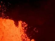 Un nuevo flujo de lava del volcán Kilauea se dirige hacia una planta geotérmica