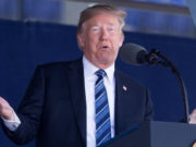 Trump aprobó medidas para facilitar el despido de trabajadores públicos