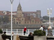 14 provincias en aviso por olas, lluvias, tormentas o viento
