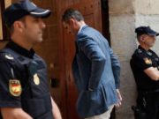 Iñaki Urdangarin hace el paseíllo de la vergüenza