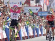 Kwiatkowski regala el rojo a Molard y Clarke gana la etapa