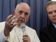 El Vaticano retira unas palabras del Papa en las que sugiere a los padres de niños LGTBI que acudan al psiquiatra