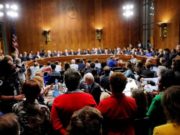Trump ordena al FBI que investigue a su nominado al Supremo por acusaciones