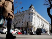 Un muerto, ocho heridos y dos atrapados al derrumbarse parte del hotel Ritz